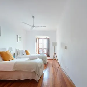 https://charming-apartment-in-alfama-with-river-view.hotels-lisbon-portugal.com